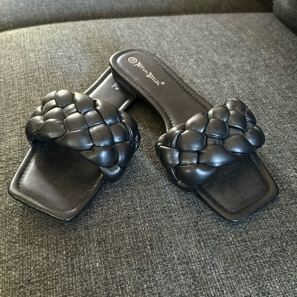 Sandals, size 10 - Picture 1 of 3